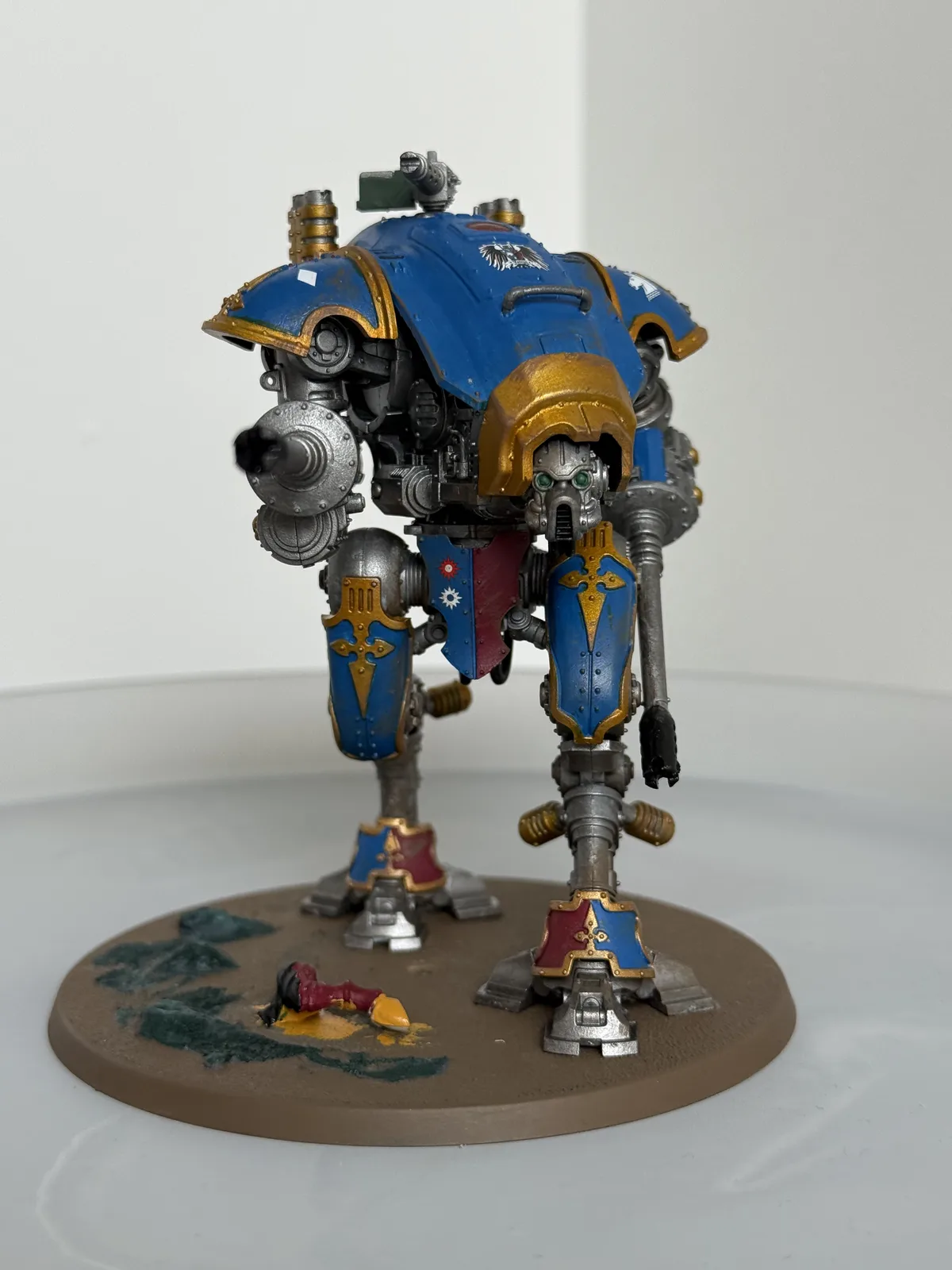 Commissioned Imperial Knight in blue and gold, front view with heraldry